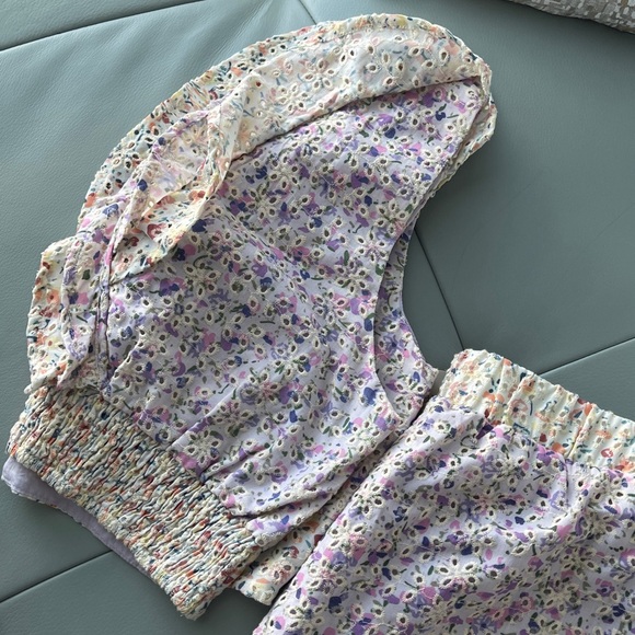 Eyelet Two Piece Ruffle Shorts Set - Picture 13 of 15